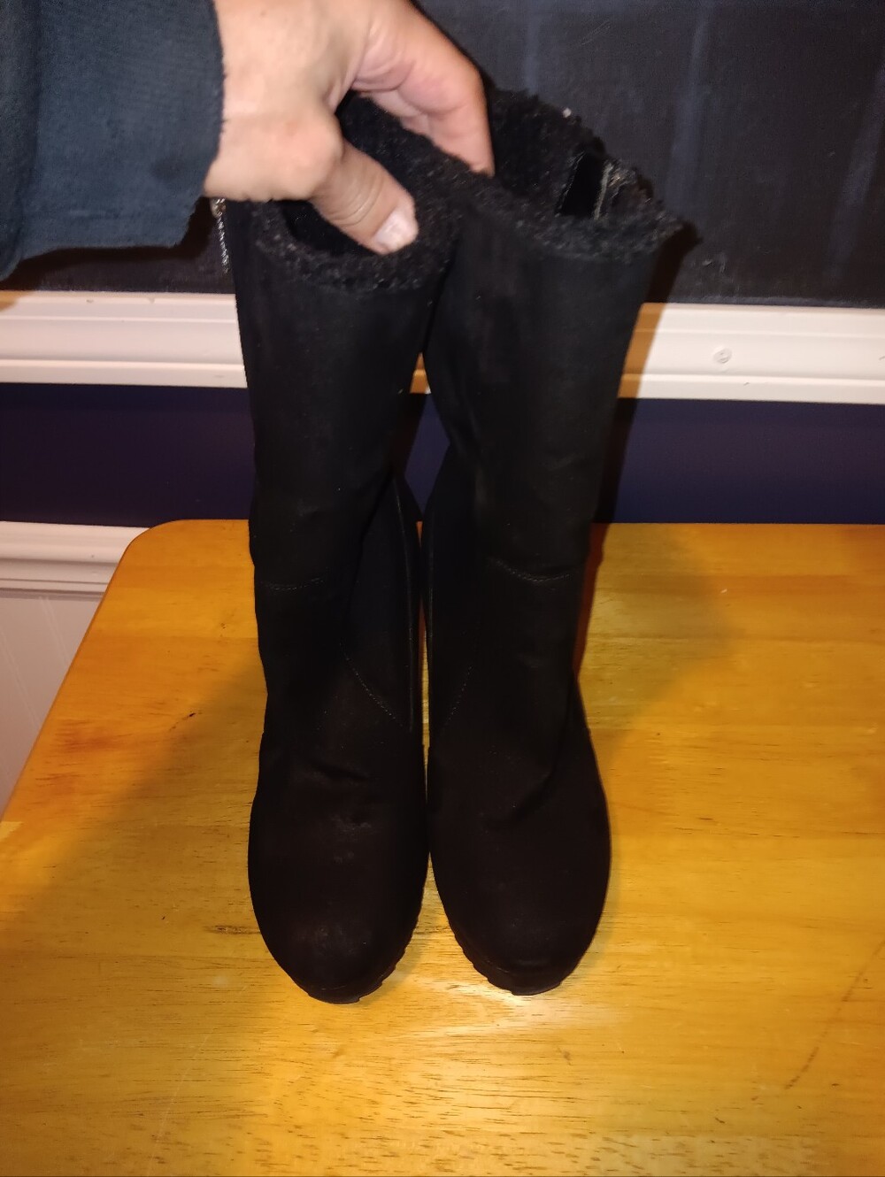 Juicy Couture Vintage Black Suede Fuzzy Lined Boots Size 7 1/2